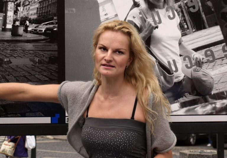 Iva Pazderková je šťastně bezdětná, na našeho premiéra je pyšná a kvůli tomu čelí nenávisti i útokům