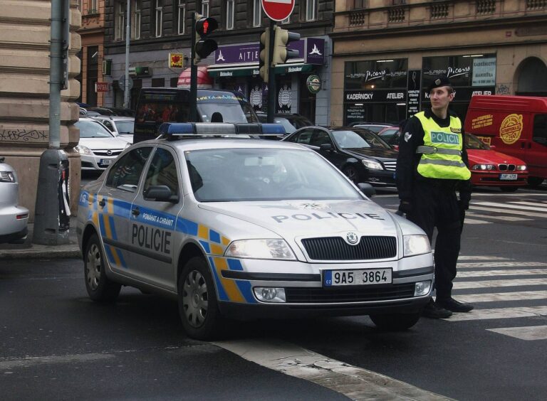 Policie kritizuje Policii v akci, kde hrají i skuteční příslušníci: Není to naše práce, scény jsou uměle vyhrocené