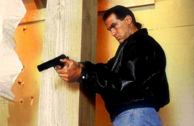 Těžko ho zabít: Seagal bojoval o život s manželkou po boku. V Norsku ho 13 let nesměli promítat