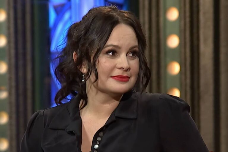 Jitka Čvančarová překvapila štíhlejší postavou a odvážným výstřihem, ve Varech z ní nespustili oči