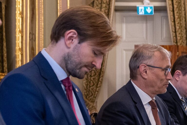 Adam Vojtěch se pochlubil ženou a synem. Čekají druhé dítě, narodí se během jeho politického návratu