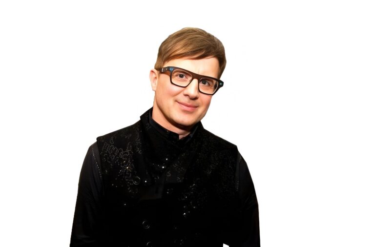 Petr Kotvald slaví 66: Vystudoval elektrotechniku a stal se inženýrem, jeho manželka je jako paní Columbová