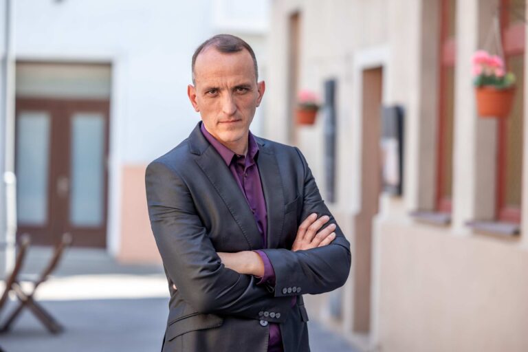 Pokladník je zpět: Ulice ožila návratem temné postavy s příslibem pořádného drama