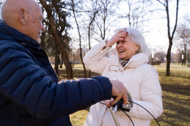 Důchody po volbách: Dřívější odchod do penze, vyšší valorizace i bonusy až 2000 Kč. Zaplatí to budoucí generace