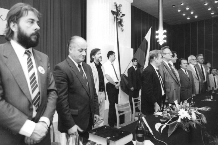 26. srpna 1992 se Klaus a Mečiar dohodli na sametovém rozvodu. Rozhovory ve vile Tugendhat ukončily éru Československa