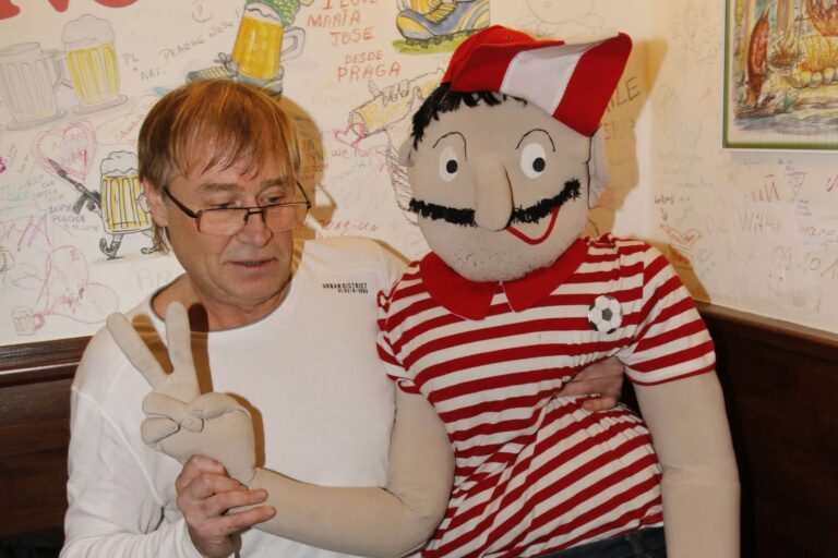 Legendární kreslíř Petr Urban slaví 65: Pivrnce zná každý. Ale že závodil na olympiádě a kreslí pro děti, ví málokdo