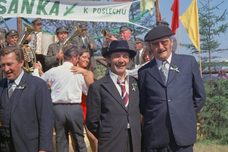 Josef Kemr celý život před veřejností tajil nemanželského syna. Vladimír působí jako jeho kopie