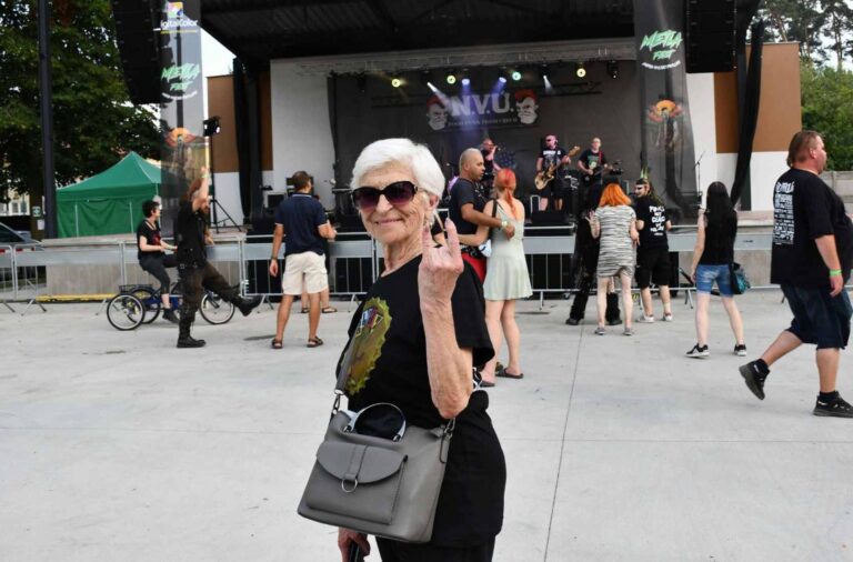 Metla Fest v Dubňanech spojil celé generace: Od dvouměsíčního miminka až po punkové veterány