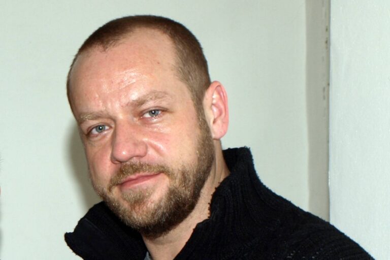Filip Blažek už dávno nehraje prince, ale má doma královnu. Z dlouhovlasého Matěje z Nesmrtelné tety je dnes dědeček