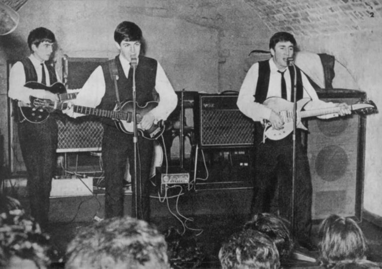 Před 65 lety měla nenápadná kapela z Anglie své první vystoupení. Bylo to ve strip baru v Hamburku a jmenovali se Beatles