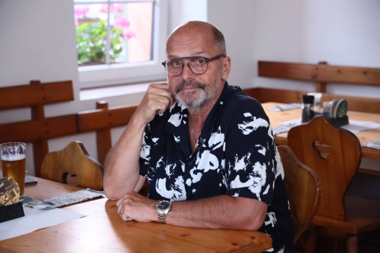 Premiérový díl Ano, šéfe: Zdeněk Pohlreich začne zostra, v rodinné restauraci v Liberci najde panýrunk i polévku za 30 Kč