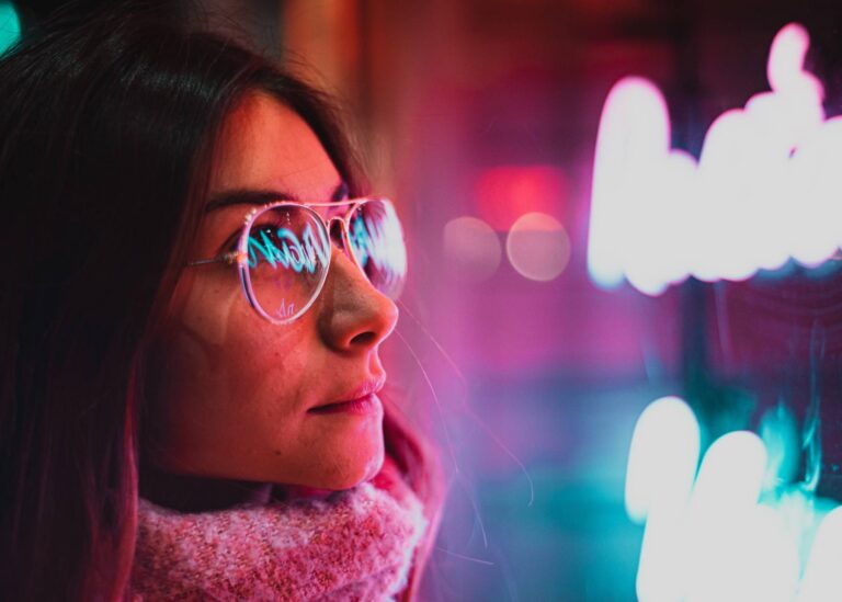 Virtuální influenceři a vnadné AI modelky ovládají Instagram: Sledující nepoznají rozdíl, firmy šetří a zisky rostou