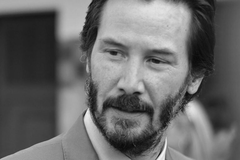 Keanu Reeves slaví 61: Přišel o dceru, partnerku i nejlepšího přítele. Vydělal miliardy, ale jezdí metrem a pomáhá dětem