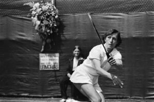 2048px-Tennis_Nederland_tegen_Verenigde_Staten_in_Den_Haag_Navratilova_in_aktie_Bestanddeelnr_930-9118 | ReadZone