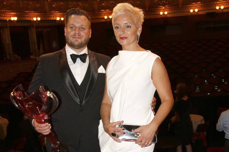 Tomáš Savka slaví 42: Jednadvacet let po SuperStar má vysněné povolání a se starší manželkou vychovává dcerku