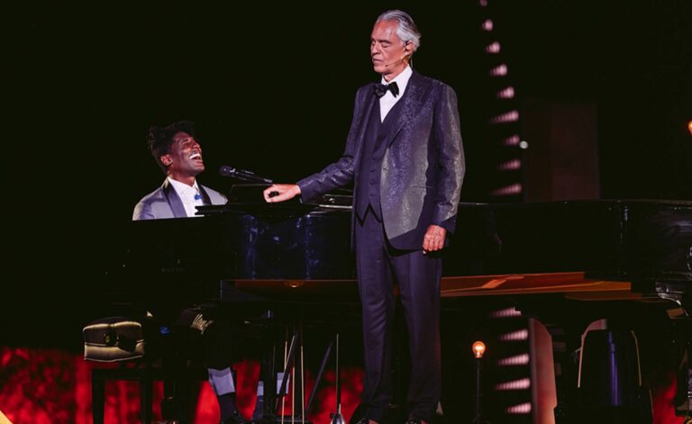 Slepý pěvec Andrea Bocelli: Dnes je z něj šedivý elegán a žije ve vile u moře. Zrak ztratil ve dvanácti kvůli fotbalu