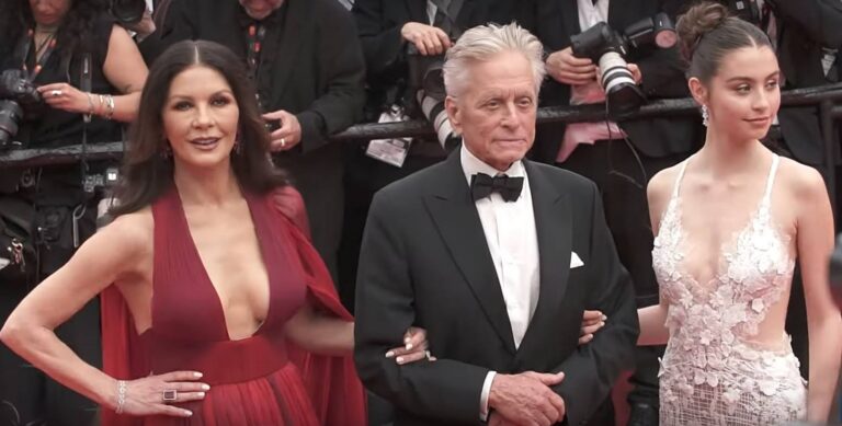 Catherine Zeta-Jones a Michael Douglas: 25 let rozdílu, rakovina, bipolární porucha i odloučení. Přesto drží spolu