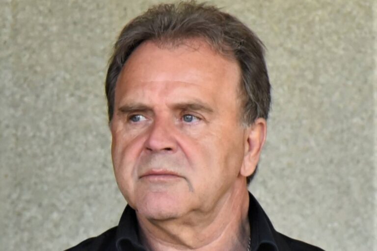 Hvězda osmdesátek Jakub Smolík slaví 66. Děti jdou v jeho stopách, miluje motorky, manželka s ním má ale problém