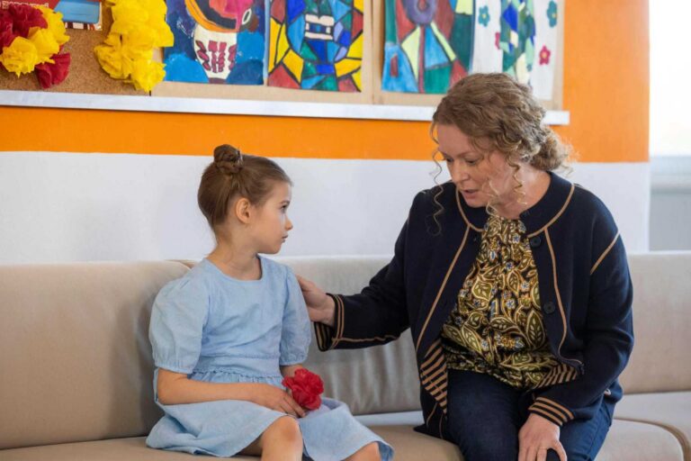 Čtvrteční Ulice: Milošova múza Elis, Adriana řeší potíže na všech frontách a rozčílená Karla