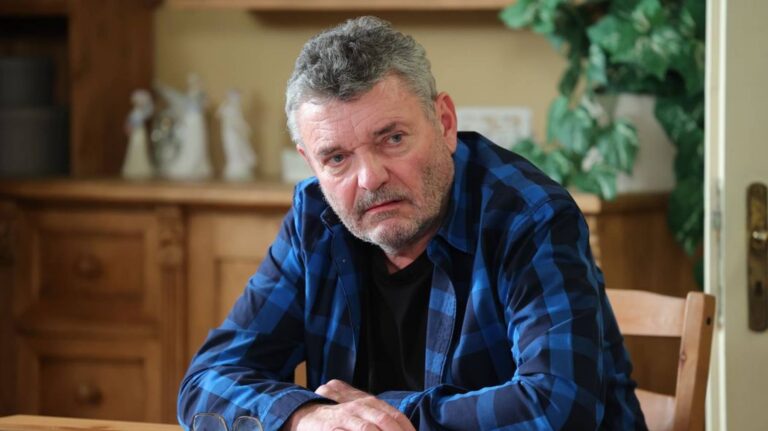 Bydlení Jiřího Štrébla alias Miloše z Ulice: Panelákový byt v Podolí proměnil v chalupu plnou dřeva a starožitností