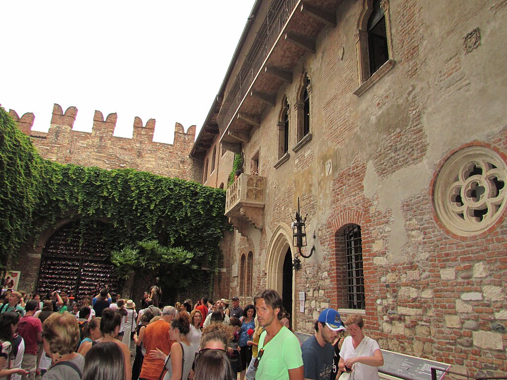 1024px-Casa_di_Giulietta_din_Verona2 | ReadZone