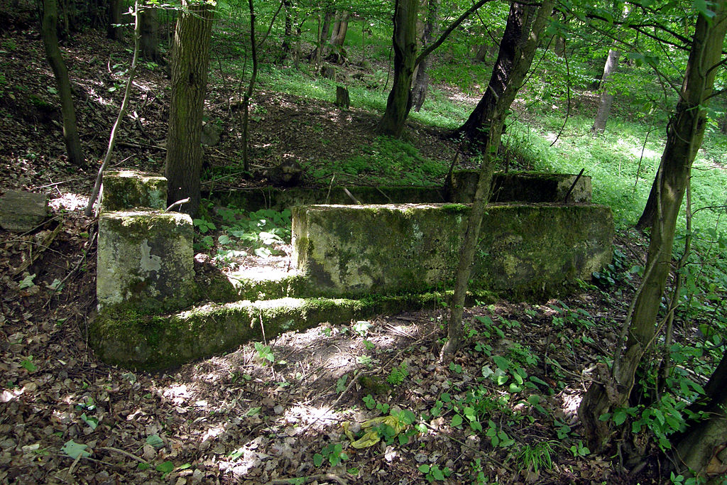 1024px-Tovarna_u_Loucskeho_tunelu2 | ReadZone