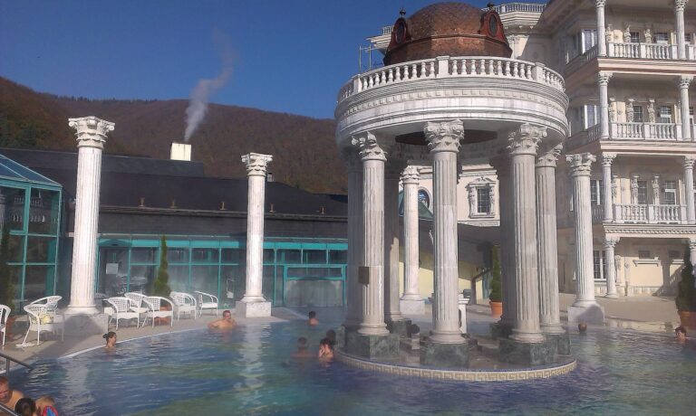 Nejlepší termální lázně v Česku a těsně za hranicemi. Tipy, kde se na podzim prohřát