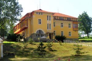 2048px-Mšené_Spa_Kyselka | ReadZone