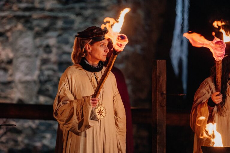 Zrádci 6. díl: Mia vraždila pomocí deky věrným přímo pod nosem. Už ji proklíná i štáb, museli točit dva dny v kuse