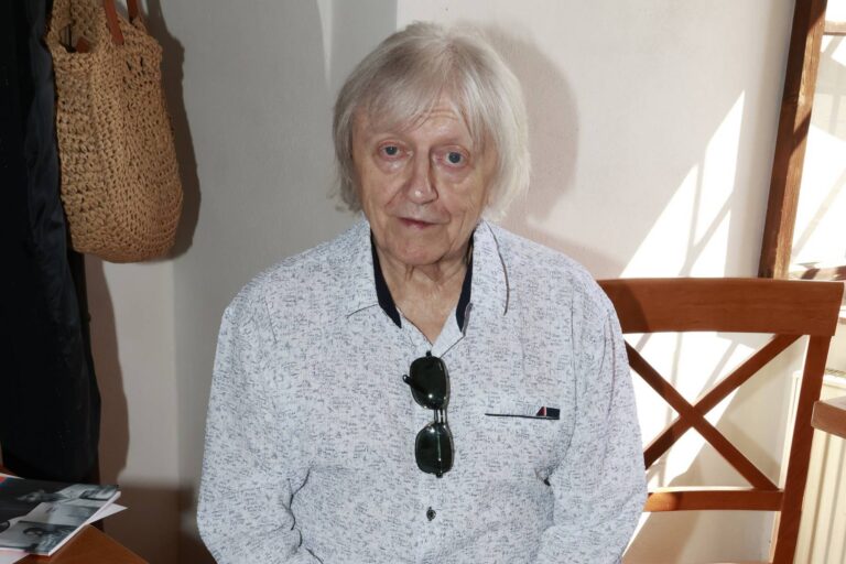 Václav Neckář slaví 82. I přes zdravotní trable dál koncertuje a doufá, že zemře přímo na pódiu