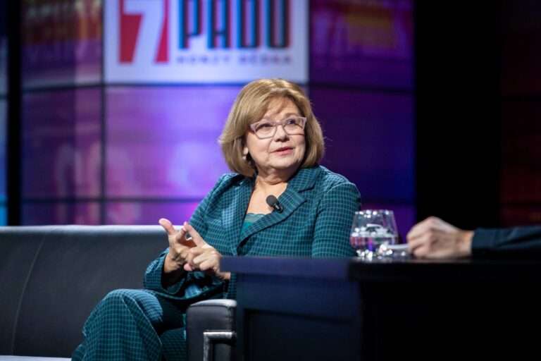 „Jsem pechfógl,“ směje se Ivana Andrlová. Herečka s tváří anděla a osudem, který jí hází klacky pod nohy