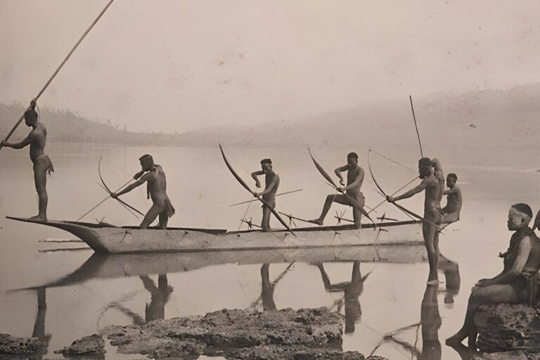 Severní Sentinel: Ostrov, kam se nikdo nesmí přiblížit. Jeho obyvatelé žijí tisíce let stejně a na všechny střílí šípy