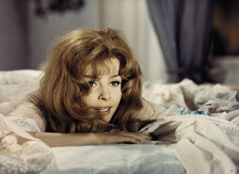 Angelika, markýza andělů: Michele Mercier zakázala nahotu, Hossein se bál hrát Peyraca a autorka knihy film nesnášela