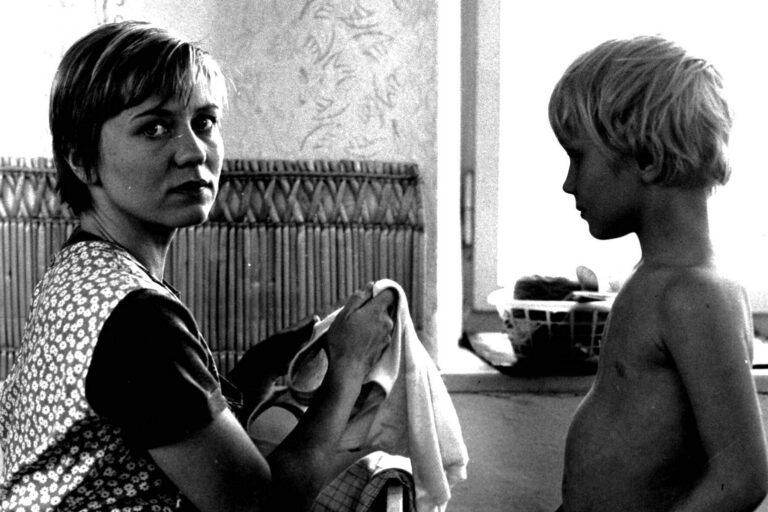 Dým bramborové natě: Blondýnka z 50 let starého dramatu je dnes ve slovní válce s Novou i kolegy