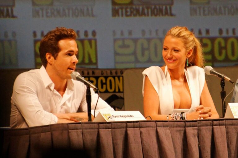 Když se z hereckých kolegů stanou milenci. Pitt a Jolie, Reynolds a Lively a další páry, které se zamilovaly na place