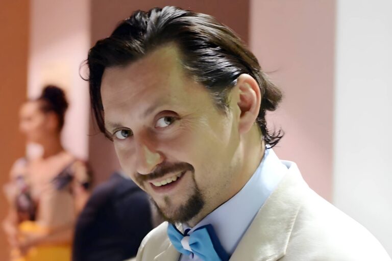 Herec Lukáš Latinák pohubl a přiznal zdravotní potíže. „Abych zůstal naživu, přestal jsem řídit,“ říká