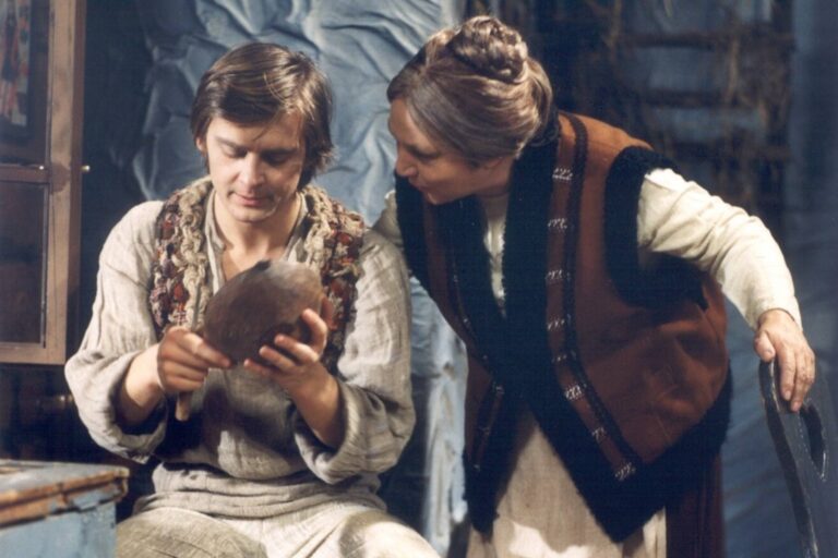 Herec Ivan Luťanský zahynul ve Vietnamu. Oficiálně šlo o nehodu, bratr mluví o kulce v hlavě