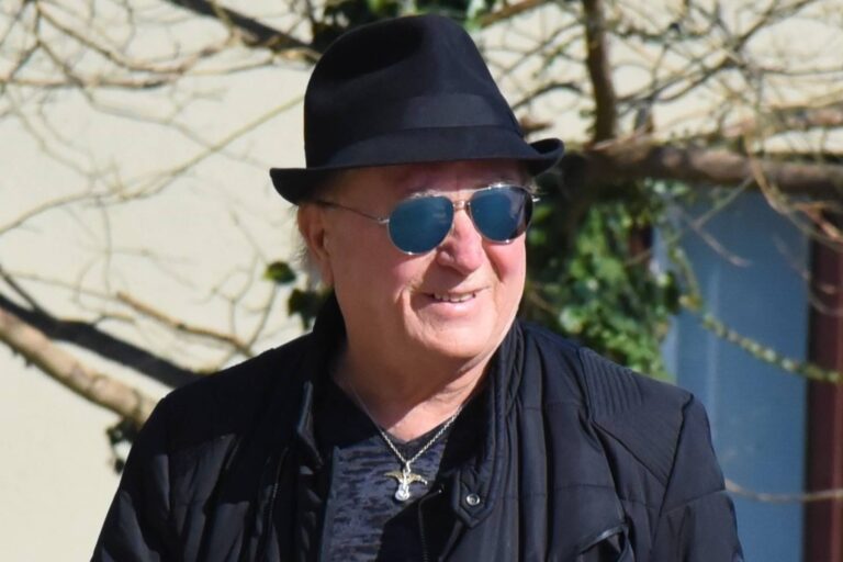 Petr Janda proměnil chatu z roku 1939 v luxusní vilu. Nechybí solární panely, bazén či traktůrek na zahradě