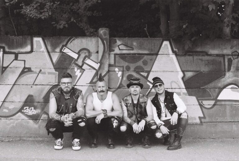 Kapela Rybičky 48 přichází s novou deskou BigBýt. Její vydání hlásily sirény v obcích po celé republice