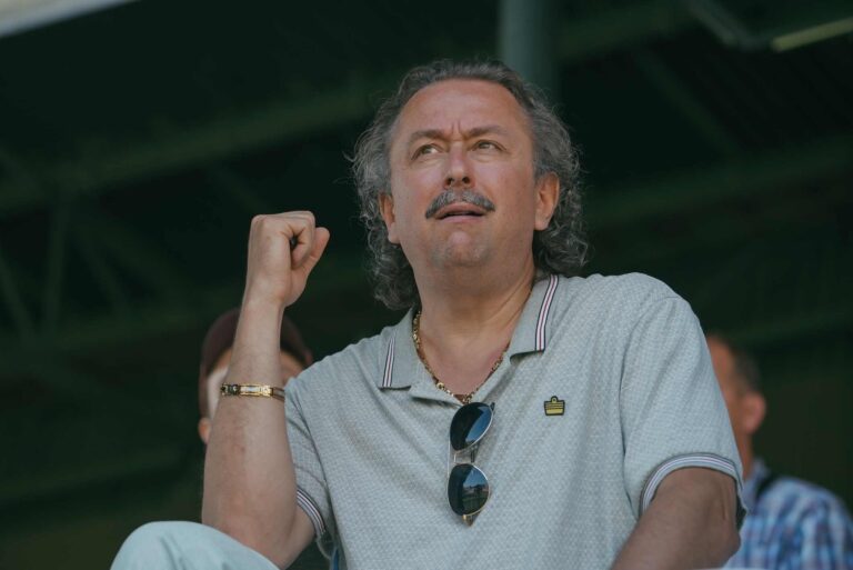 Když se píská podle peněz. Nový seriál Štěstíčku naproti ukazuje špinavou hru v českém fotbale