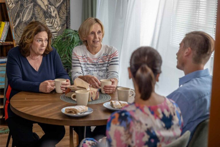 Úterní Ulice: První pusa, která všechno změní, tajní milenci, Sářino zmizení a nový důkaz