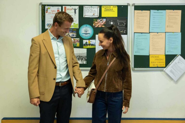 Ulice: Amálka a Vlasta balí kufry a mizí a Adrianu čeká milostný trojúhelník