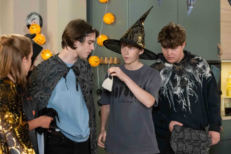 Halloween v Ulici: Divoké party, duchové a tajemství, která neměla vyjít najevo