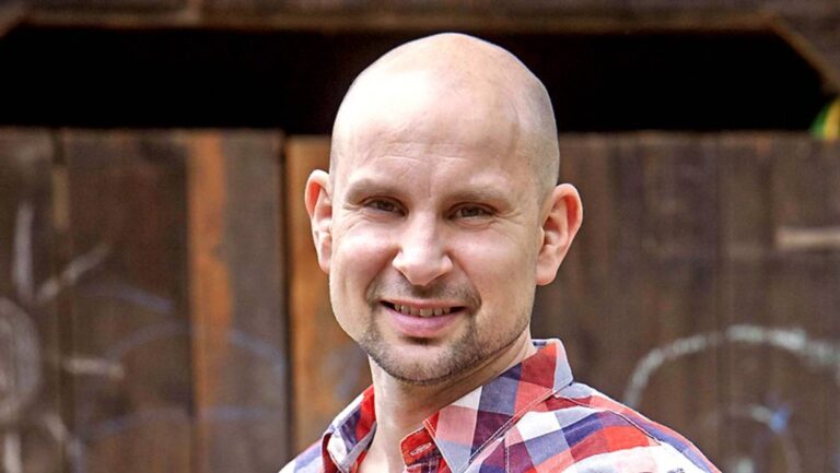 Tomáš Dastlík z Ulice oslavil 50. S půvabnou Eliškou vychovává dva syny a přiznává, že je citlivka