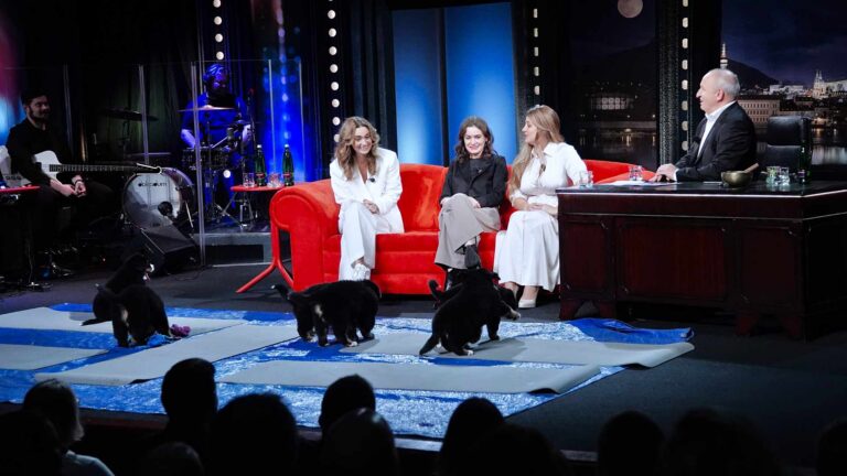 Show Jana Krause: Hvězda Zrádců, vojačka i herečka v jednom a smečka psích mimin