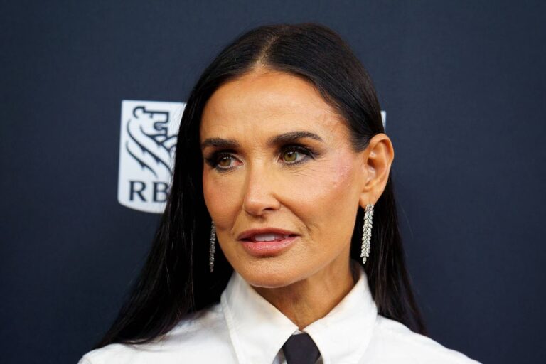 Demi Moore na premiéře v New Yorku předvedla dokonalou figuru v průhledných šatech s výstřihem k pupíku