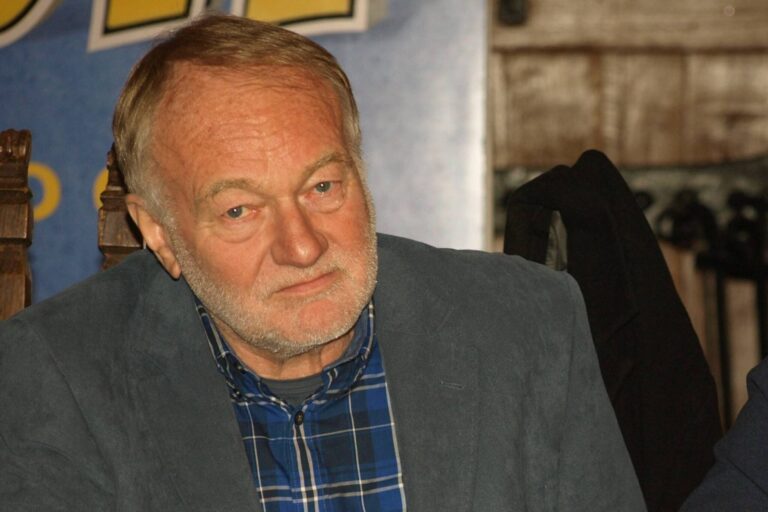 Jen ho nechte, ať si žije jako v pohádce. Luděk Sobota žije ve vile na Malvazinkách, nechybí bazén a výhled na Prahu