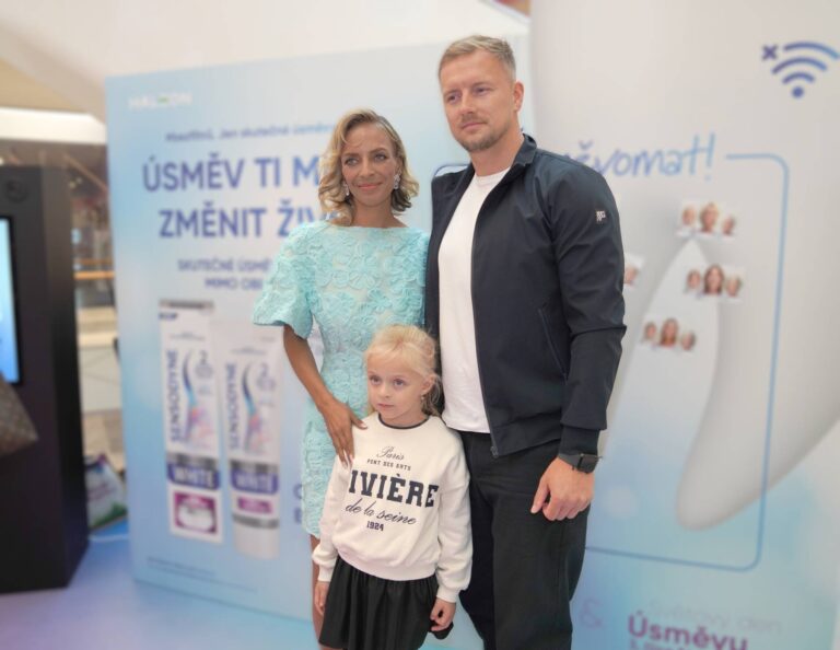 Bojovnice Markéta Konvičková a dojemná fotka s dcerou na pláži: Jsem vděčná, plňme si své sny a nečekejme na nic