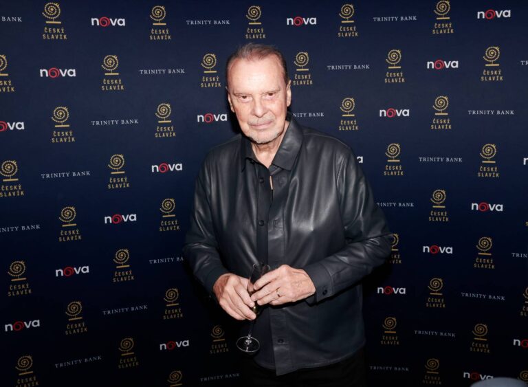 Štefan Margita na Slavících vedle Kateřiny Kněžíkové rozdával úsměvy. Hana Zagorová mu dle něj posílá znamení ze záhrobí