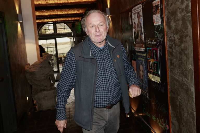 Jaroslav Dušek a jeho alternativní styl života: Dům z hlíny a slámy, odmítá doktory a léčí se půsty a klystýrem